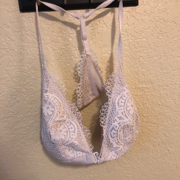 VICTORIA SECRET WHITE LACE BRALLETE - Picture 1 of 1